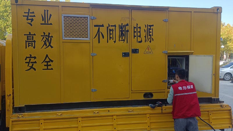 宁晋柴油发电机组和UPS电源配合使用时，如何避免切换过程中的电力中断？